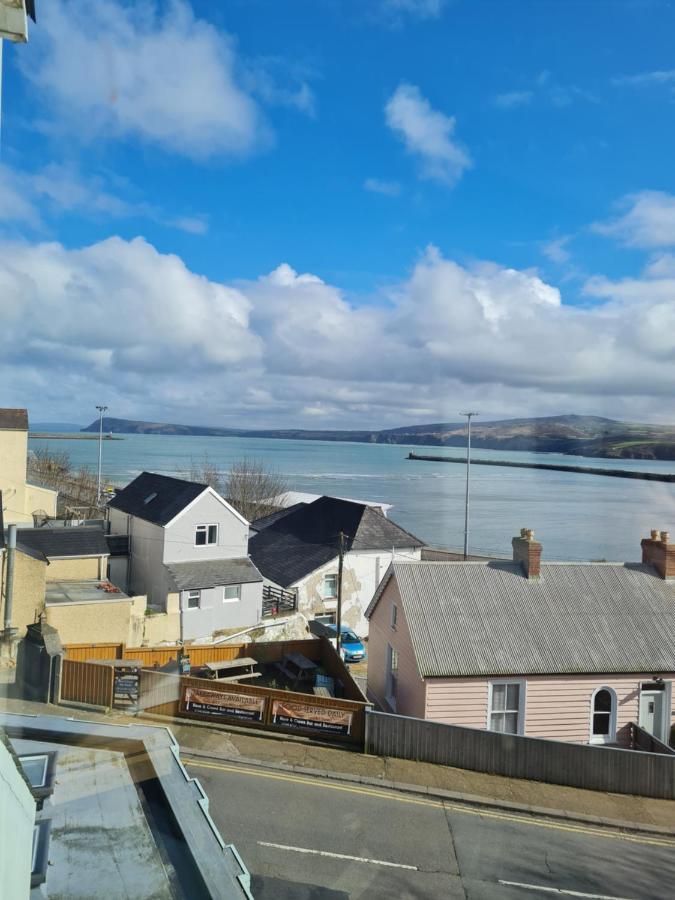 The Hope And Anchor Hotel Goodwick Esterno foto