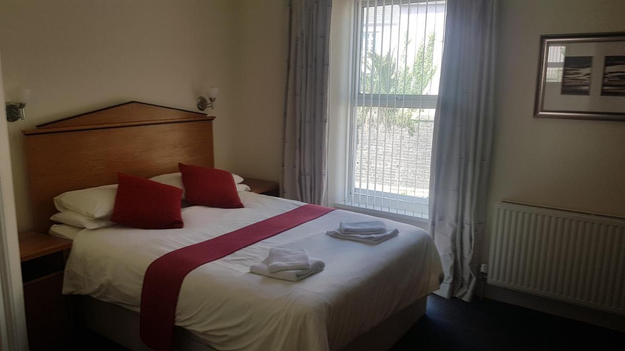The Hope And Anchor Hotel Goodwick Esterno foto