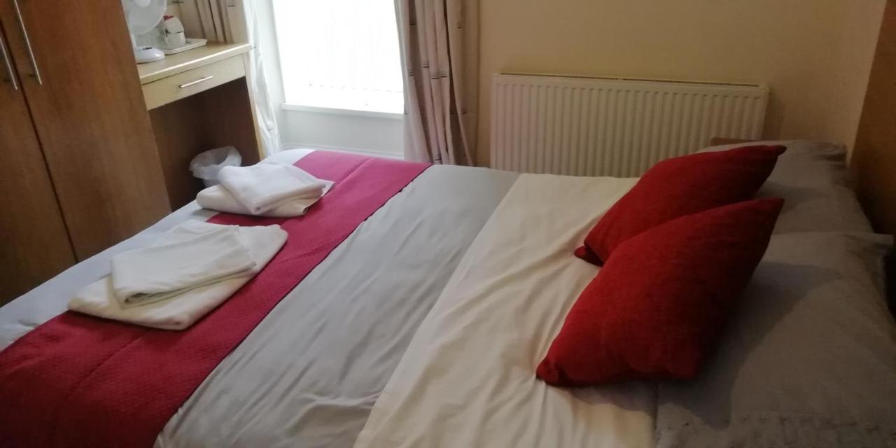 The Hope And Anchor Hotel Goodwick Esterno foto