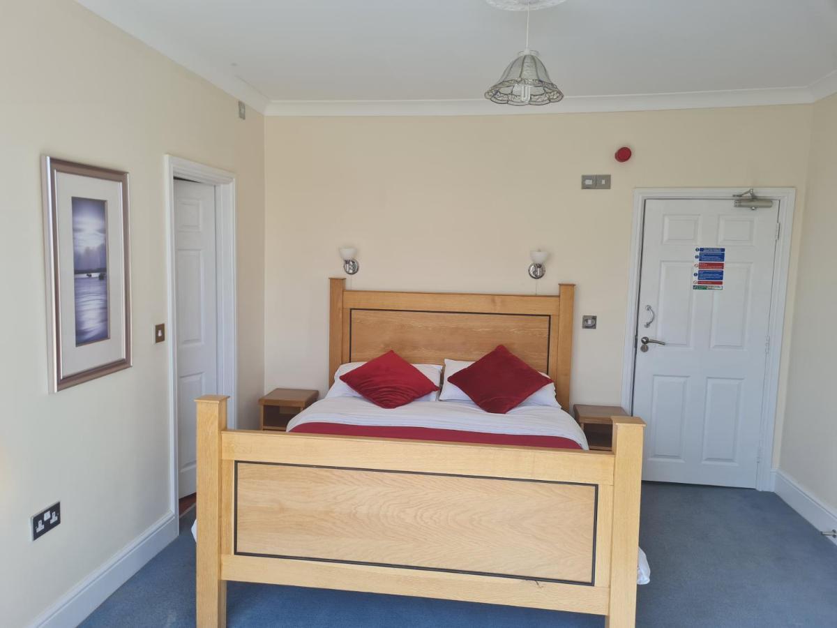 The Hope And Anchor Hotel Goodwick Esterno foto
