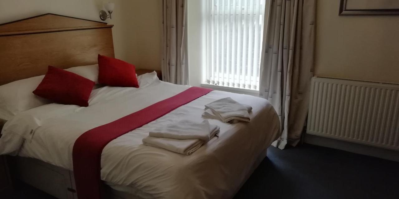 The Hope And Anchor Hotel Goodwick Esterno foto